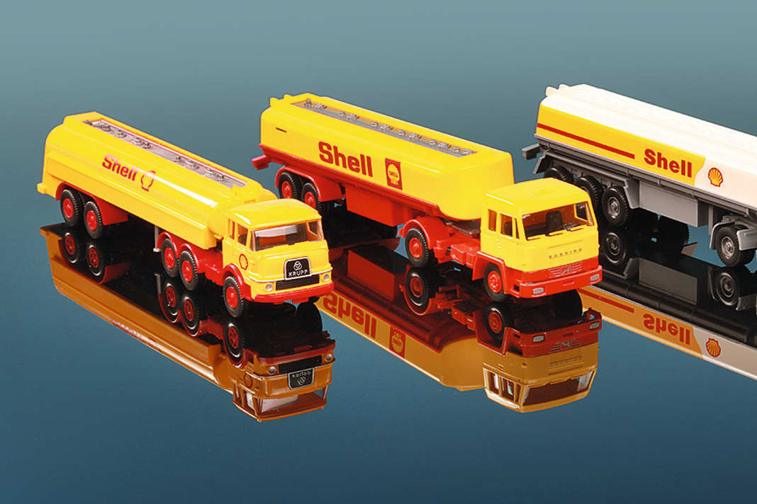 Egal ob Transporter, Pritsche, Aufsetzkipper oder Tankwagen, Fahrzeuge mit Shell- Logo ziehen sich als gelb-roter Faden durch das Wiking- Angebot in 1:87