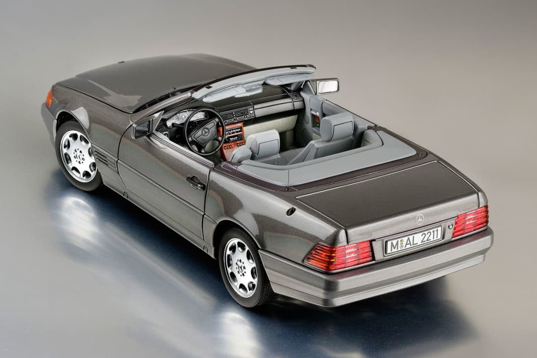 Das zeitlos-elegante Meisterwerk von Bruno Sacco, den Mercedes 500 SL von 1989, bringt Norev nun als sehr hochwertigen 1:18er