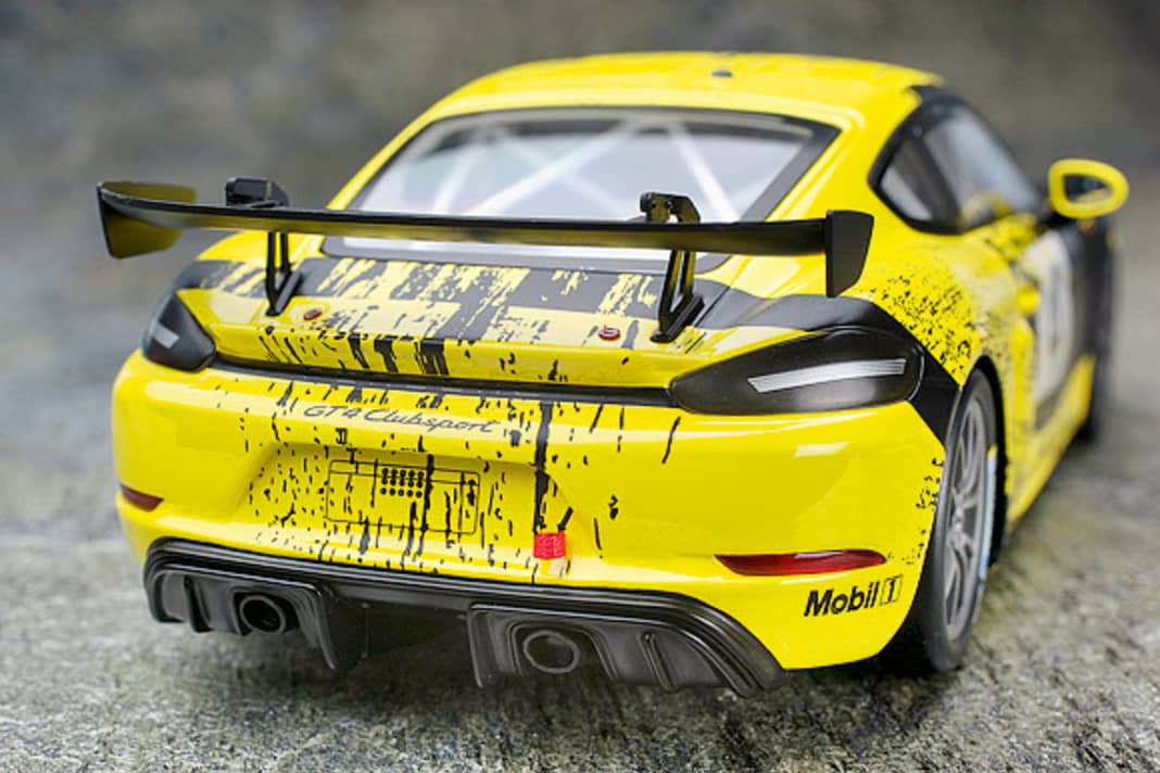 Gelb-schwarzer Porsche Cayman