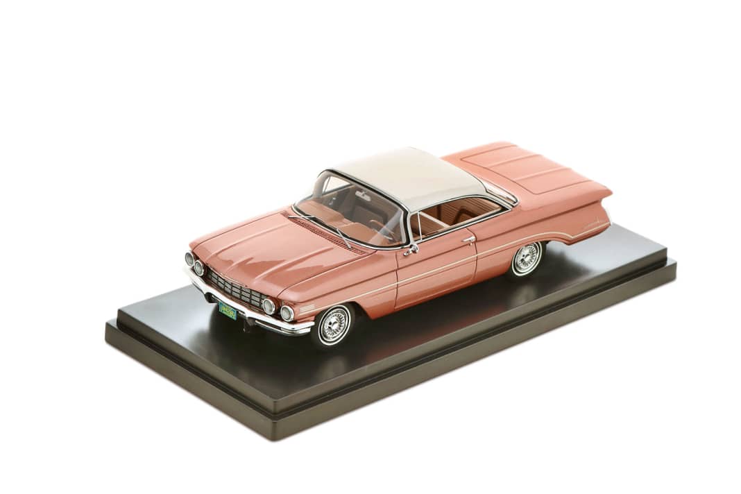 Rosafarbener ’61 Pontiac Catalina