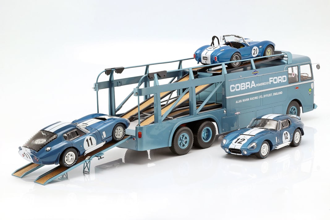 Der passende Cobra-Renntransporter verlädt neben giftigen Cobras gerne auch Ford-GT-Boliden