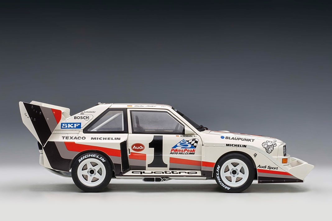Der Pikes Peak hat mehr Flügelwerk als ein Airbus-Flugzeug – auch in 1:18, denn Autoart zeichnet das Original wunderbar nach