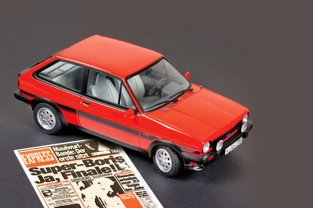 So gut kann ein geschlossenes 1:18-Modell aussehen: Norev hat dem Ford Fiesta XR2 ein kleines Denkmal im Bburagomaßstab gesetzt
