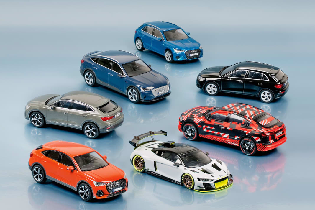 e-tron Sportback,  A3 Sportback, Q3 Sportback und der R8 GT2 stocken den Audi-Fuhrpark in 1:43 auf