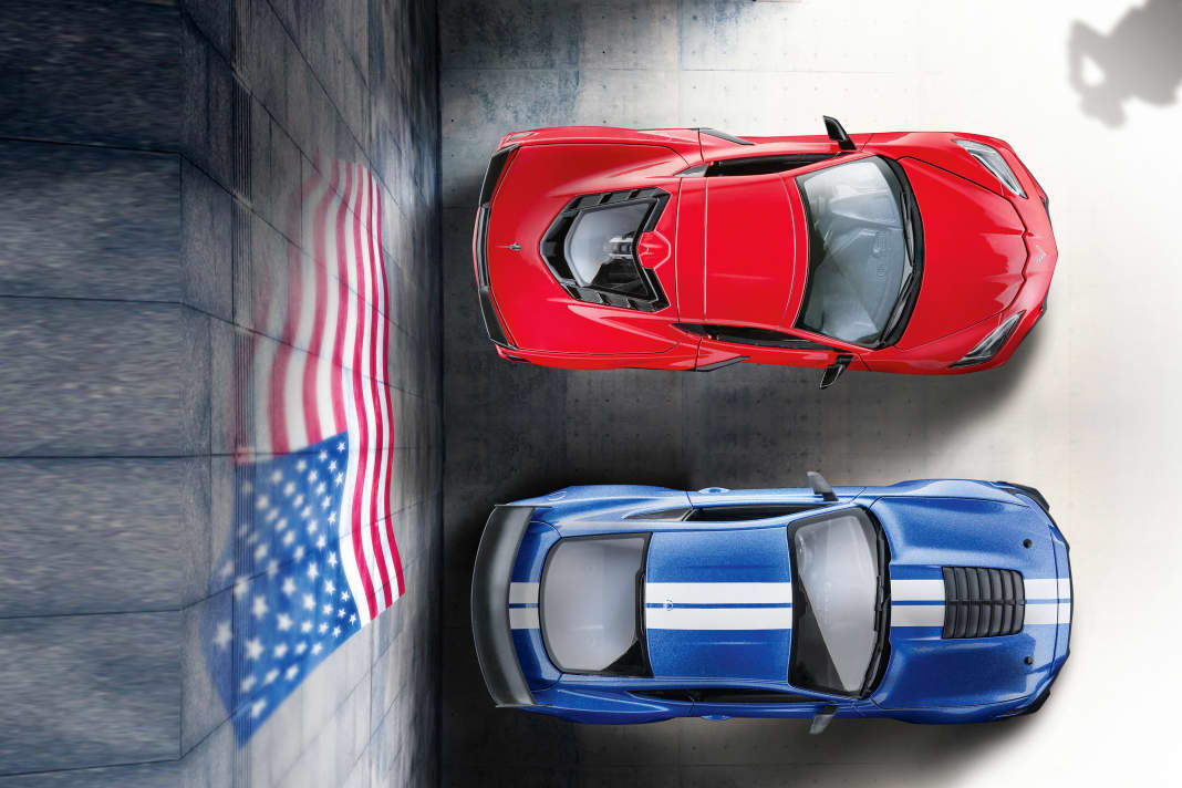 Asphalt-Cowboys in 1:18 von Maisto: Die neue Corvette und der Ford Mustang Shelby GT500 parken bereit zum Ausritt