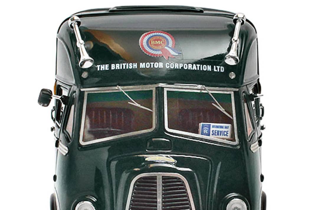 Sehr häufig bestand das Ladegut dieses grünen Morris FV-Renntransporters aus kleinen, aber äußerst quirligen Morris Minor