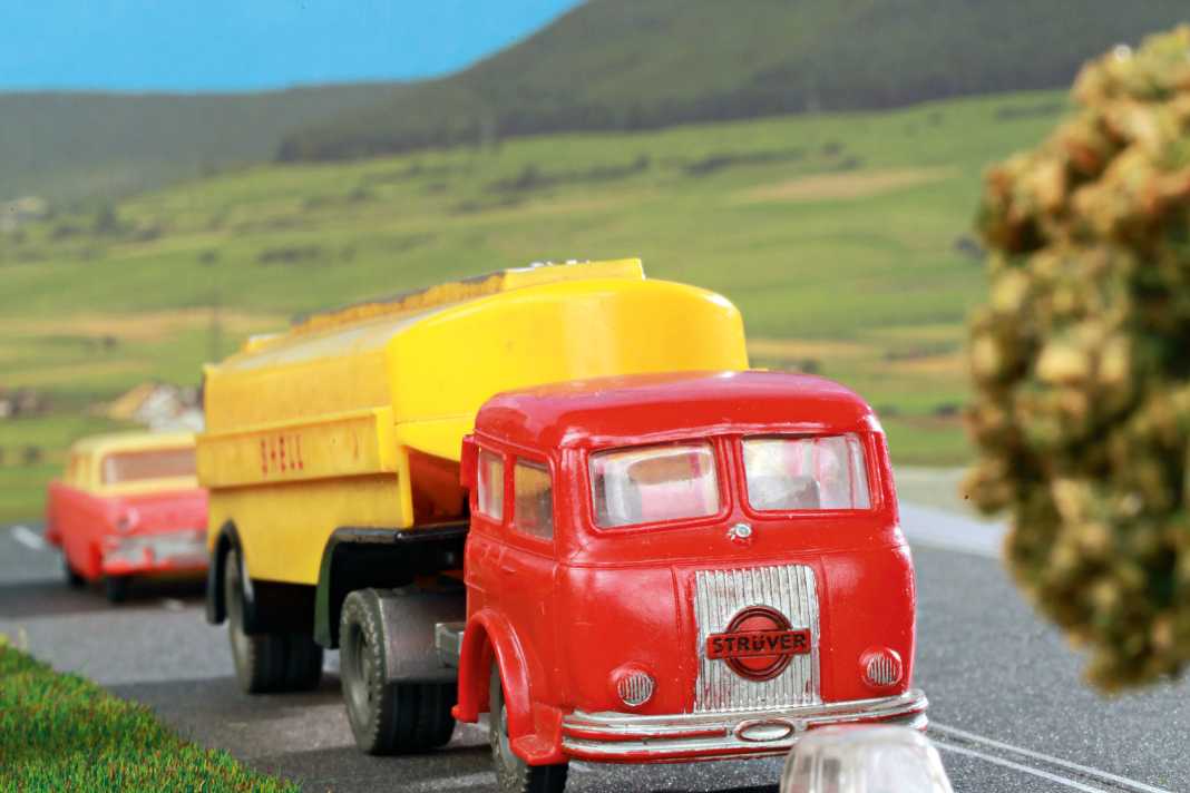 Auf der langen Reise durch die erfolgreiche Siku-Geschichte begegnen uns anfangs Kunststo!modelle aus Lüdenscheid