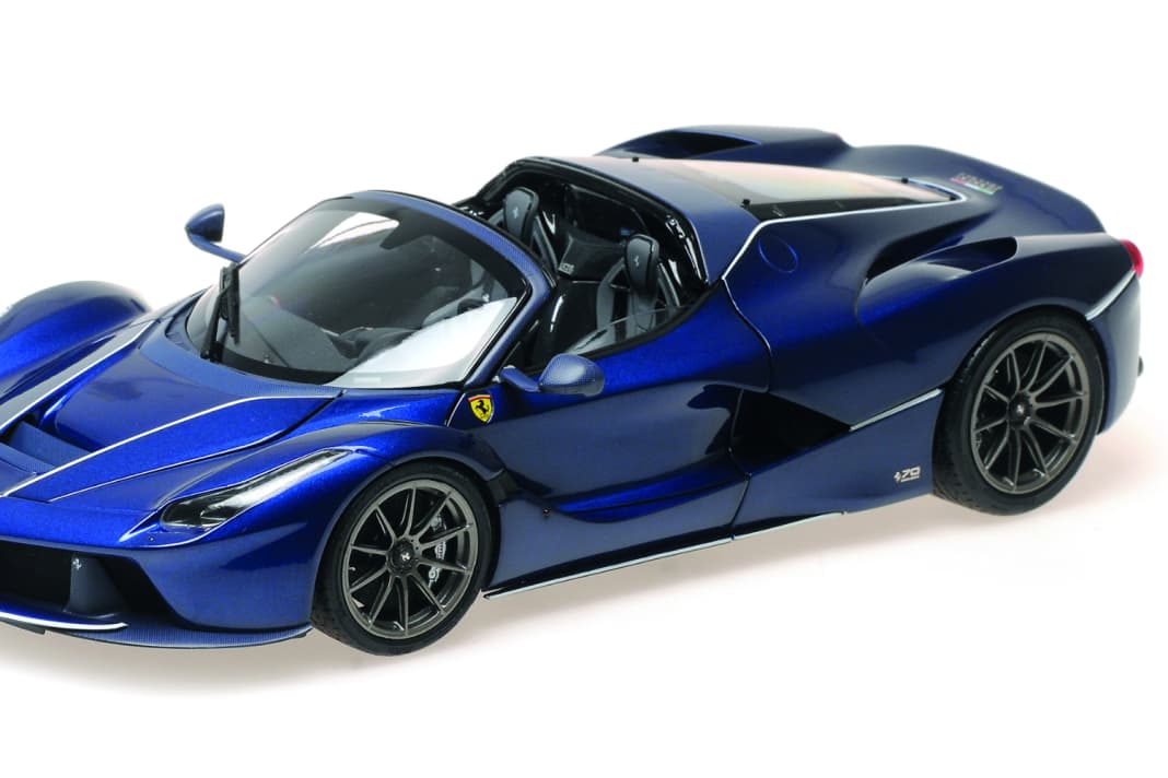 Die Karosserielinie des offenen LaFerrari trifft das 1:18-Modell von BBR aus Die Cast perfekt