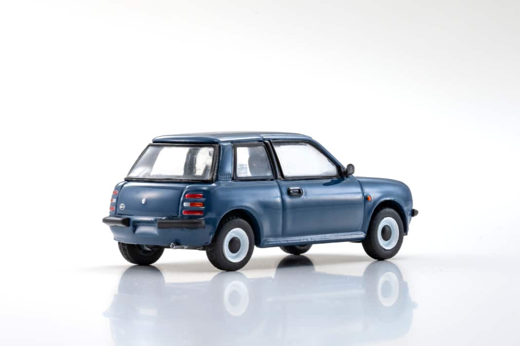 Die zweite neue Farbe für das wiederaufgelegte Die-Cast-Modell des Nissan Be-1, der von 1987 bis 1989 gebaut wurde, ist Blau. Foto: Kyosho