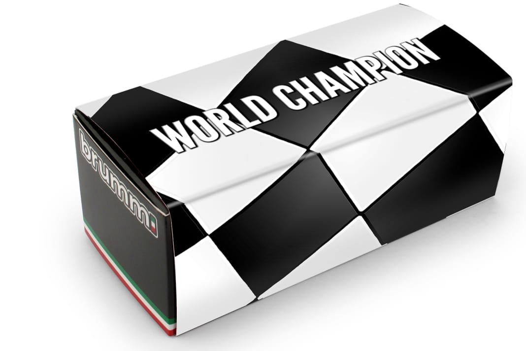 In solch eine 1:43-Box parkt Brumm seine Champion-Modelle ein