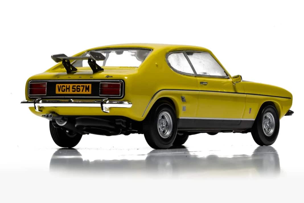 Kann dieser schöne Rücken wirklich entzücken! Sorry, Richard Hammond: Dieser Heckflügel sieht doch arg nach Baumarktware aus ] Foto: Corgi