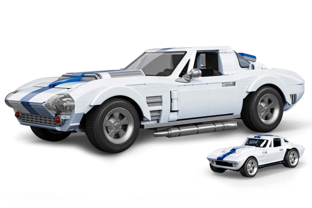 Während der SL in der Premium-Serie erscheint, gibt es von Hot Wheels Elite den Brick-Bausatz der Racing-Corvette aus den Sechzigern ] Foto: Mattel