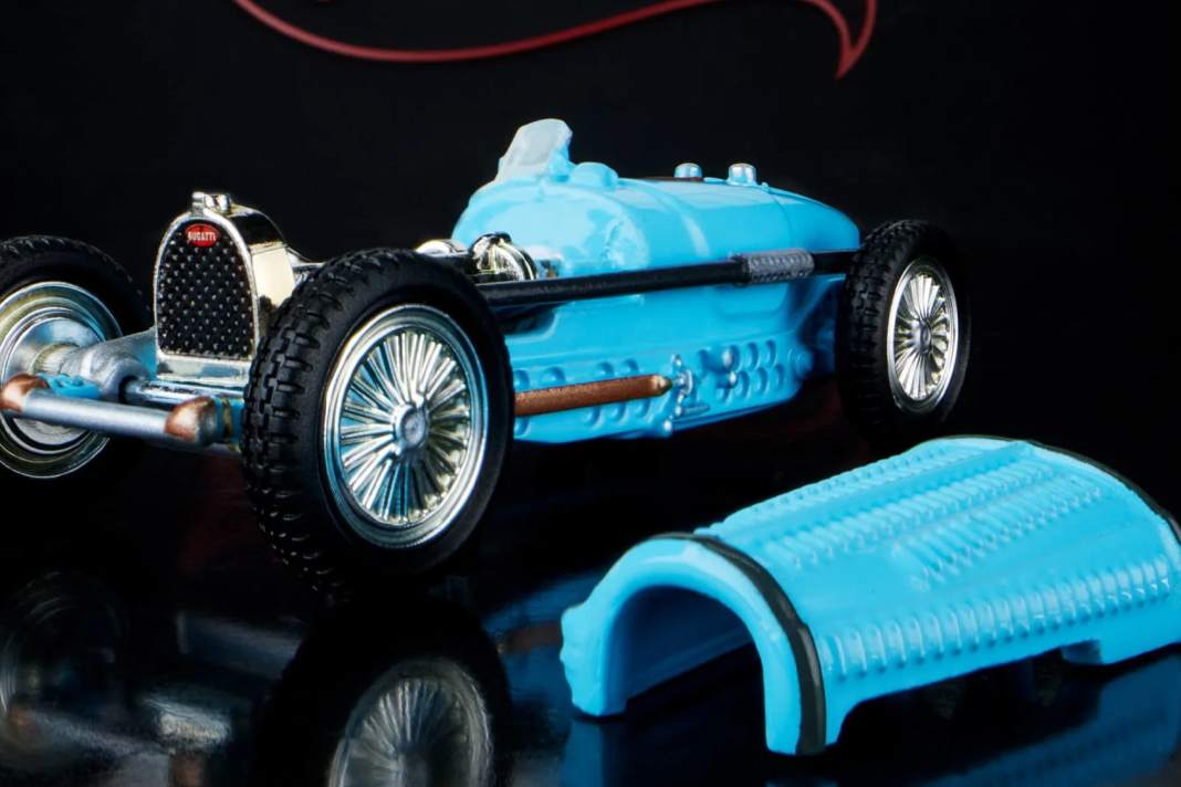 Das ist selten bei Hot Wheels: Der Bugatti 59 hat eine abnehmbare Motorhaube.