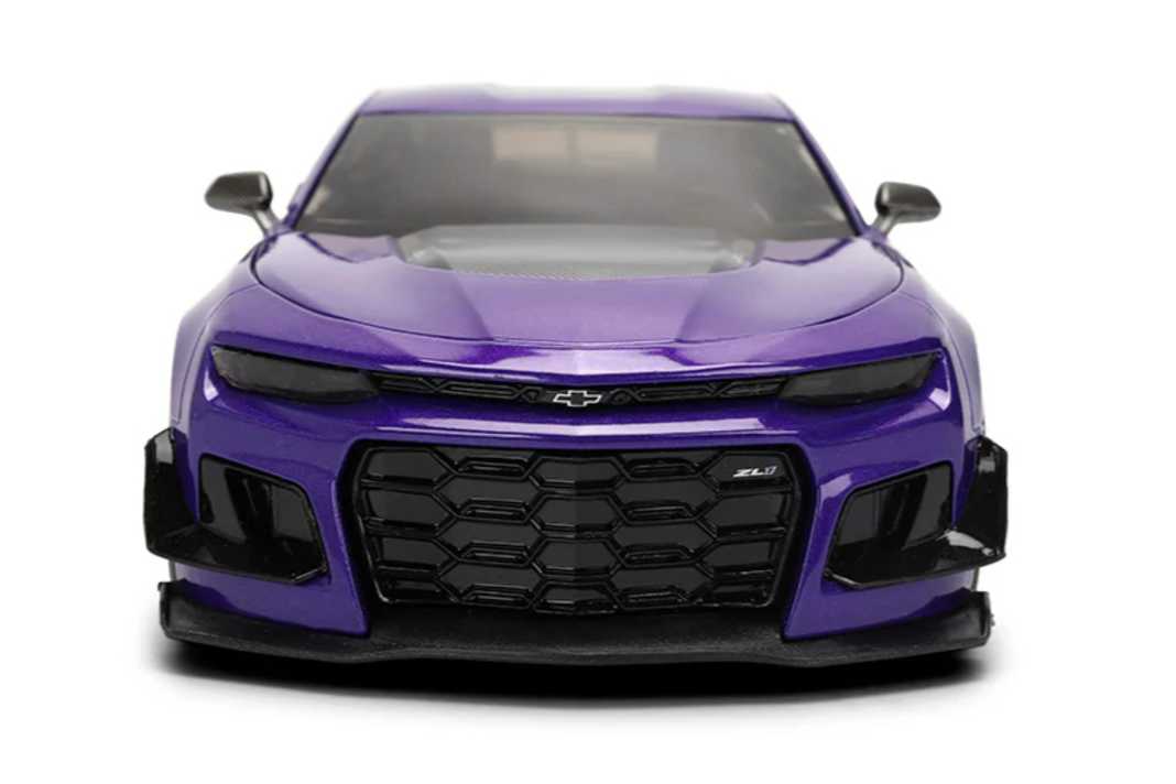 Der Camaro ZL1 von Autumn Spooner tritt auch in der Baugröße 1:24 als Die-Cast-Modell alles andere als serienmäßig an. Originalgetreu sind Tuningteile verbaut. ] Foto: Jada Toys