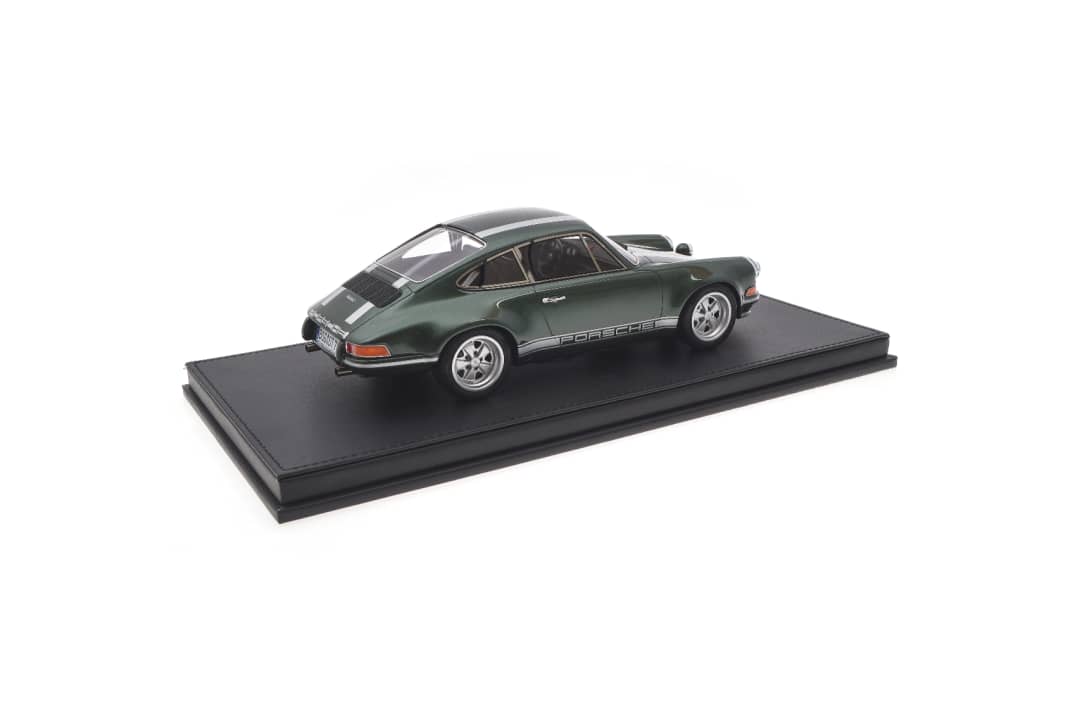 Die Lackierung des Röhrl-Elfers in 1:18 ist brillant aufgetragen