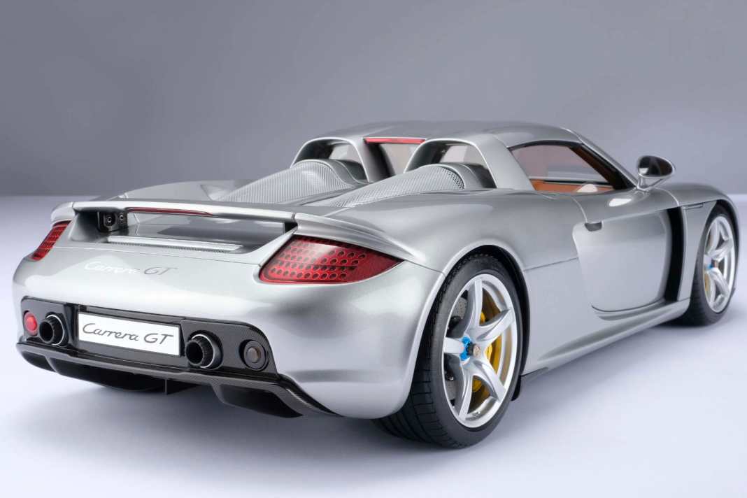 Die Firma aus Bristol gibt an, dass die Entwicklung des 1:8-Modells des Porsche Carrera rund 3000 Stunden in der Entwicklung verschlungen hat ] Foto: Amalgam