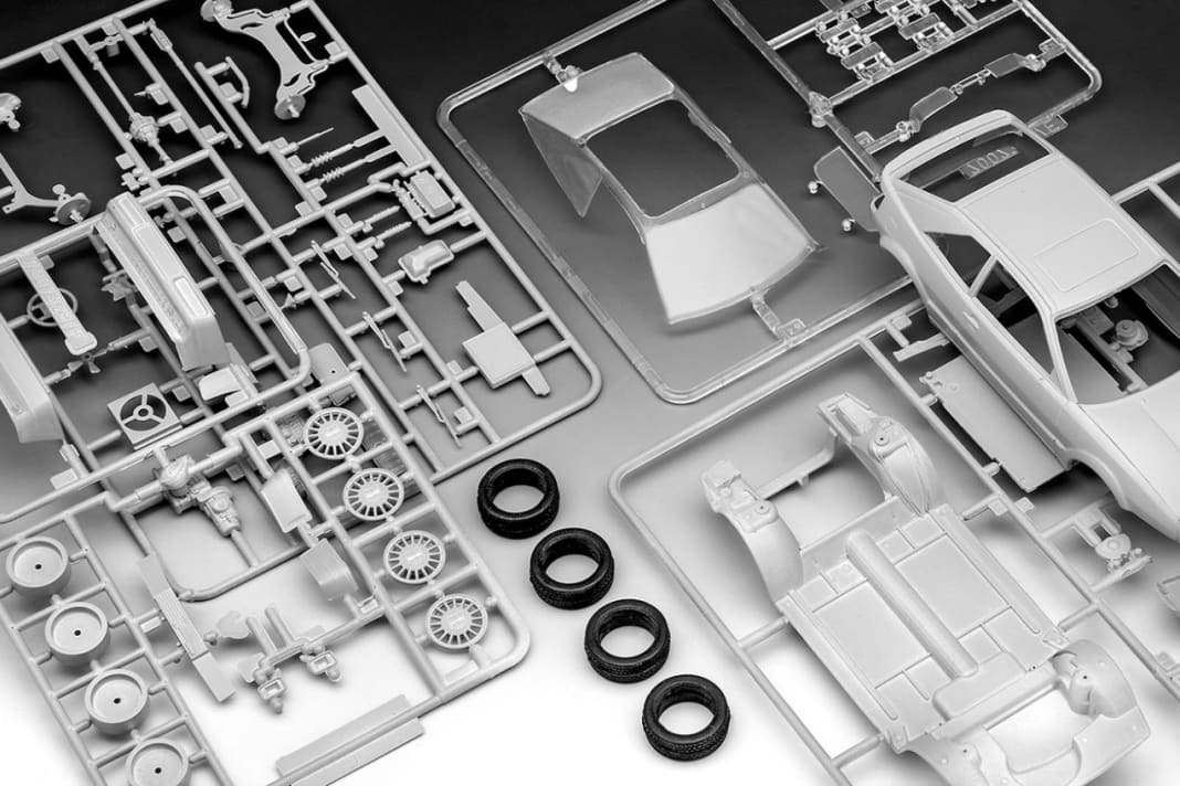 Der Plastikbausatz des VW Corrado besteht aus 77 Bauteilen