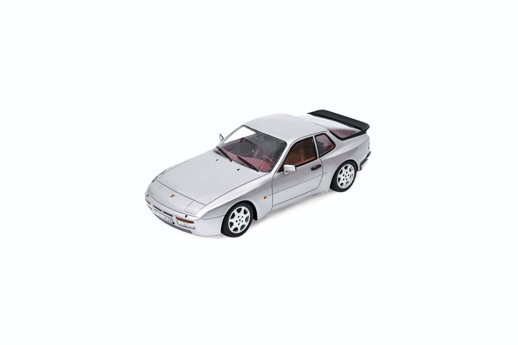 Die Straßenversion des Porsche 944 Turbo kommt von Schuco. Das Resinemodell in 1:18 entwickelt Spark für die Traditionsmarke!