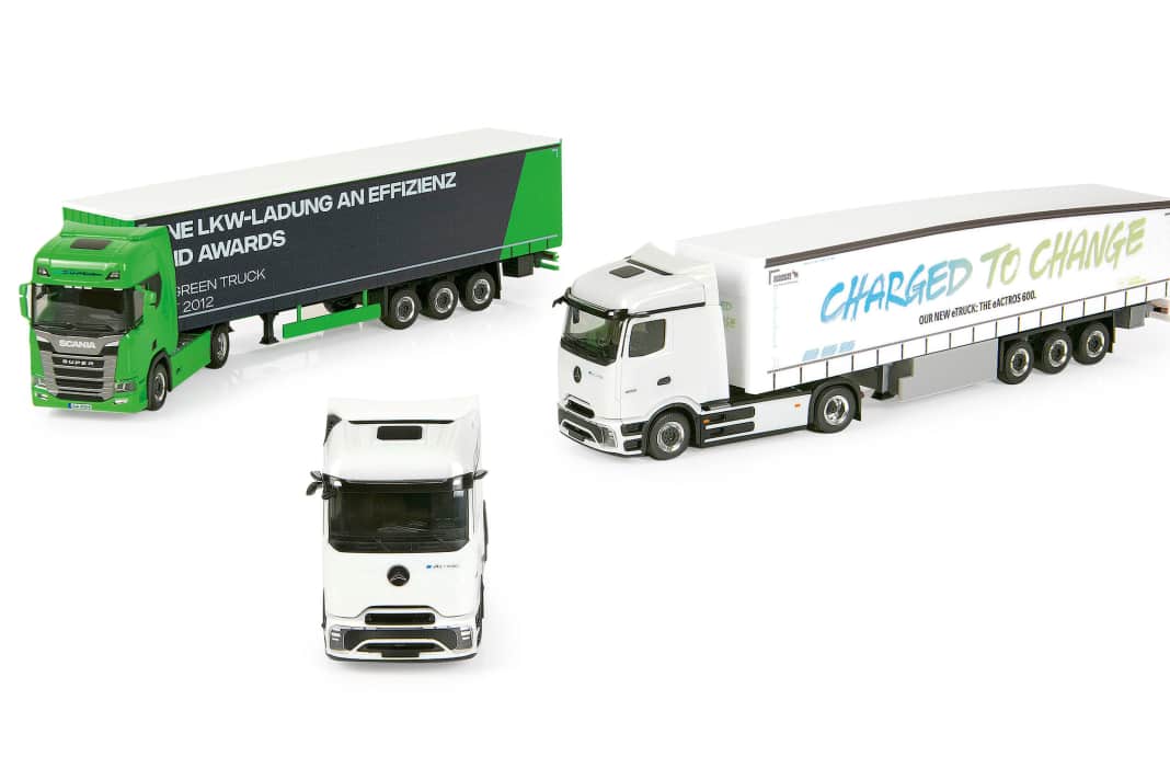 Scania bekam ein Sondermodell in Grün von Herpa, der eActros einen „Charged-to-Change“- Auflieger in1:87