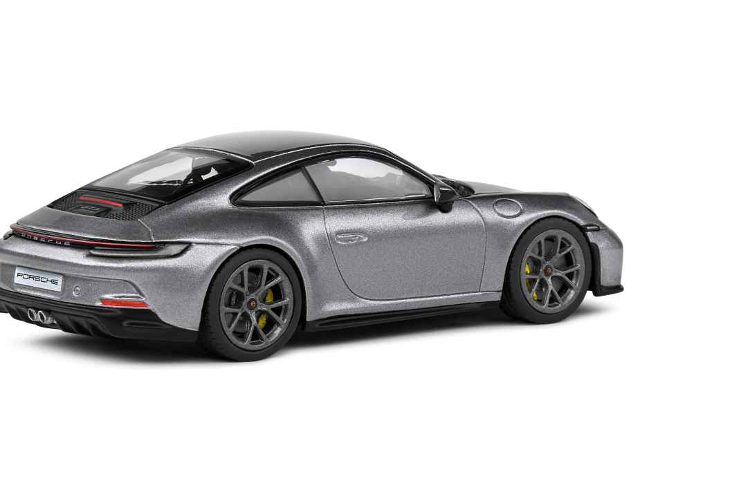 Den aktuellen Porsche 911 GT3 mit Touring-Paket, also ohne Heckflügel bringt Solido auch in Silber als 1:43-Modell ] Foto: Werk