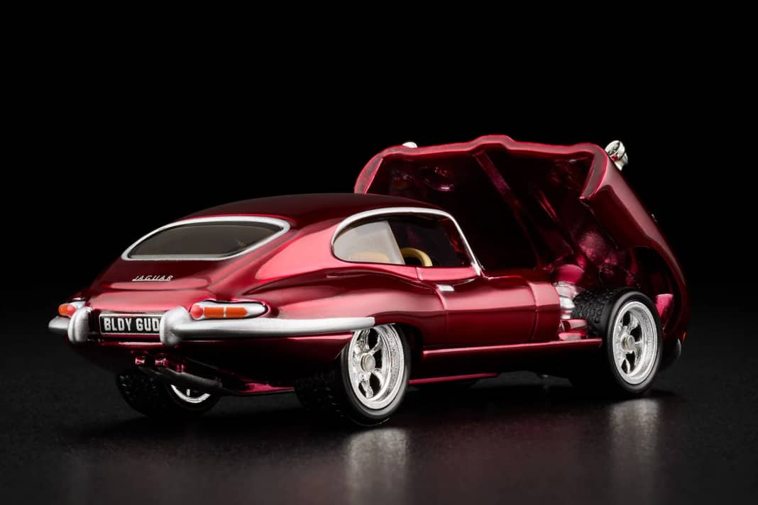 Diesen E-Type gibt es nur für Mitglieder des Red-Line-Clubs von Hot Wheels. Die Motorhaube ist bewegliche umgesetzt. ] Foto: Werk