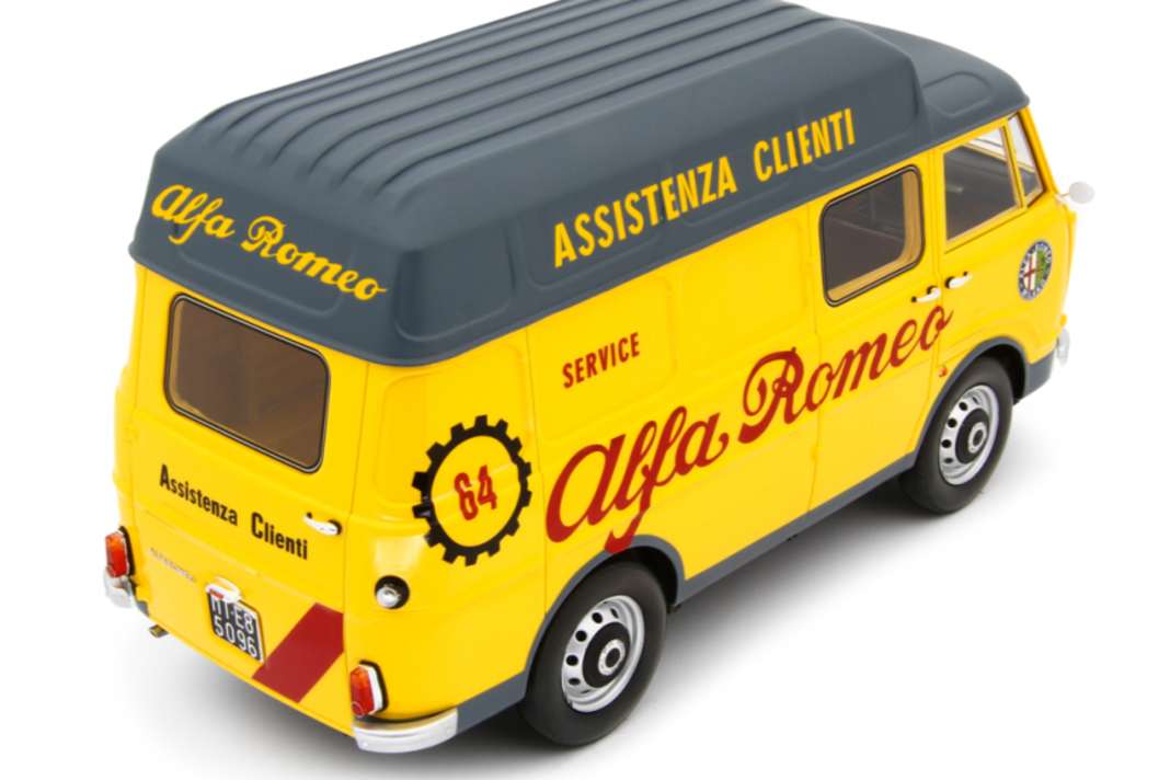 Die farbenfrohe und von der Gestaltung her aufwendige Dekoration des Servicewagens von Alfa Romeo ist Laudoracing überzeugend gelungen ] Foto: Laudoracing
