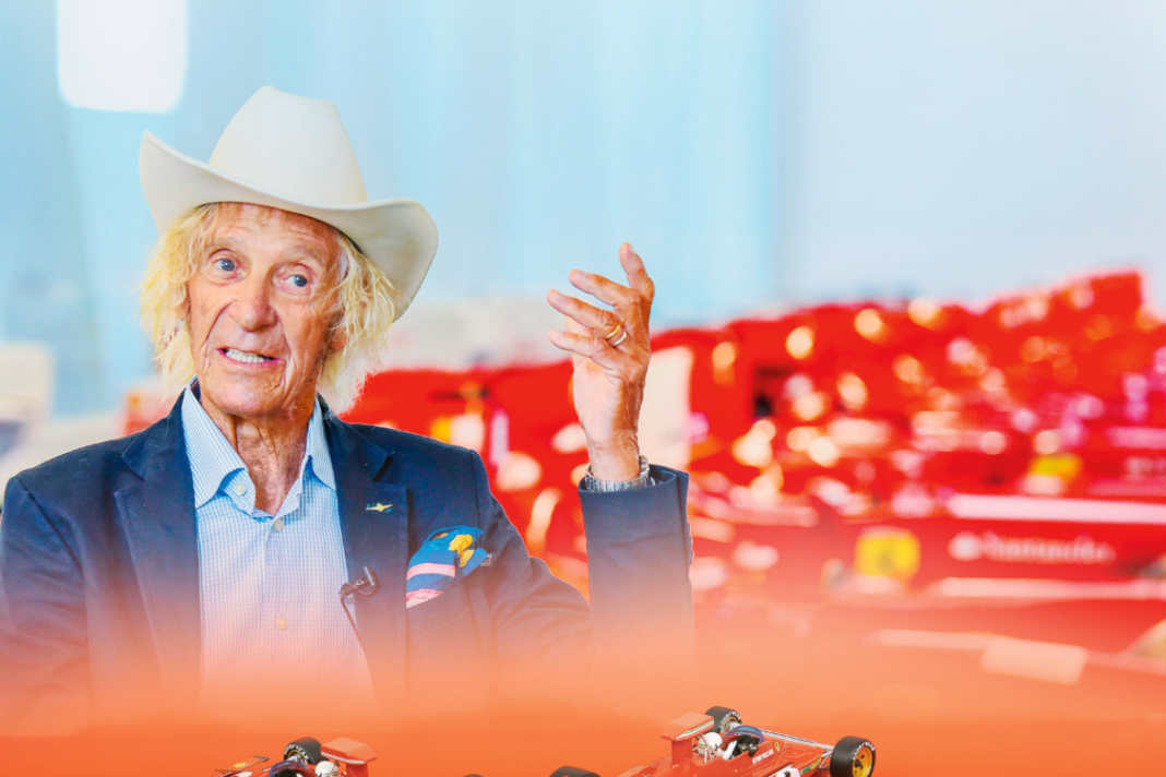 Dreimal Arturo Merzario und einmal Jackie Ickx greifen bei Tecnomodel in das Lenkrad des Ferrari 312B3 von 1973