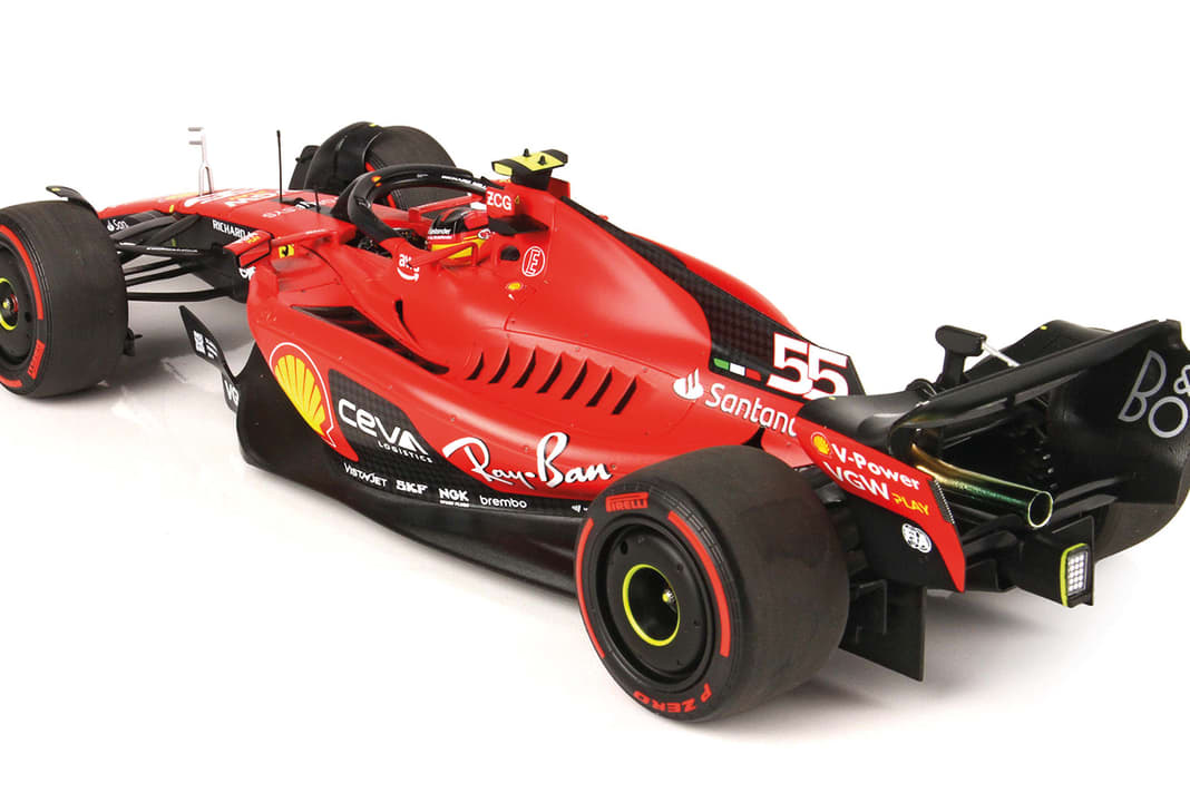 Den Bahrain-Ferrari liefert BBR auch in der Pilotenversion von Carlos Sainz junior aus