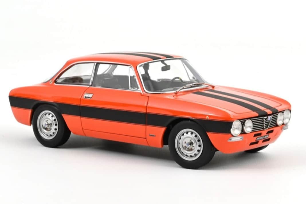 Wie das Filmauto, so hat auch das 1:18-Modell von Norev aus Zinkdruckguss keine Stoßstangen vorne und hinten. Die Proportionen sind spitze. ] Foto: Norev