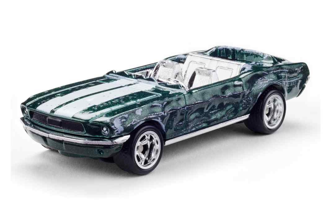 So viel Schrott muss sein: Zum Film-Set gehört auch ein ziemlich demoliertes Ford Mustang Fastback von 1968 ] Foto: Matchbox