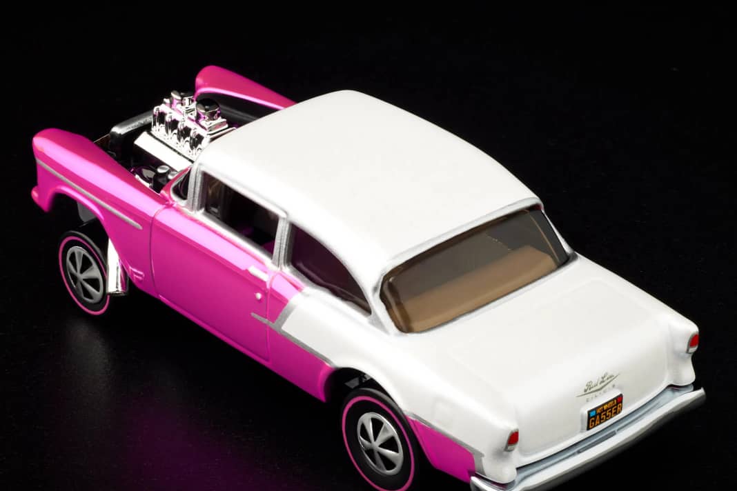 Aus dieser Perspektive ist die brillant von Hot Wheels umgesetzte Zweifarbenlackierung des Gasser mit fettem Motor gut zu erkennen ] Foto: Hot Wheels