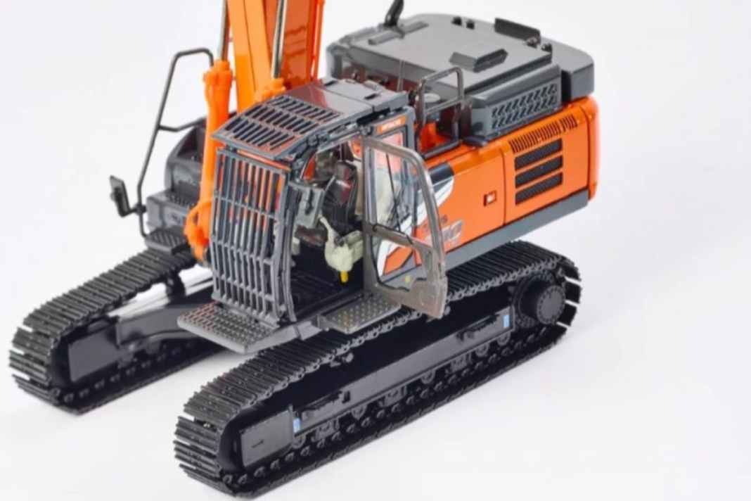 Doch nicht nur die schiere Größe des Modells nach Vorbild einer Hitachi-Baumaschine kann hier überzeugen. Auch die Finessen sind klasse! ] Foto: Giftmodels.it