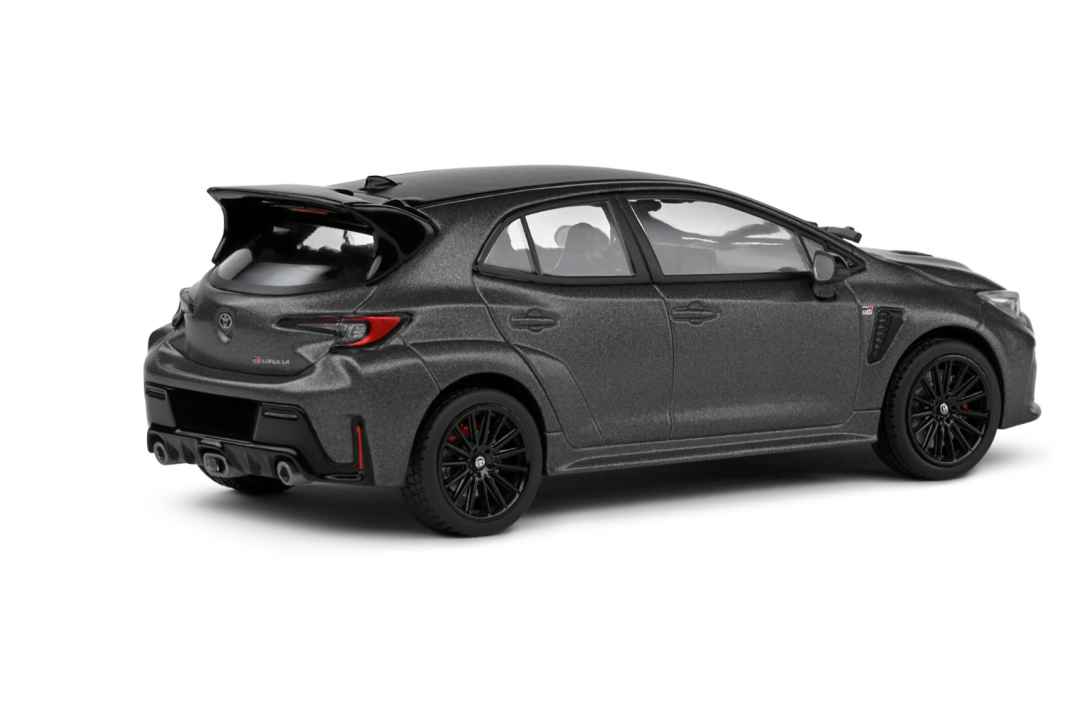 Mit der GR Circuit Edition treibt Toyota seinen biederbraven Corolla auf die Spitze. Hier ist das Soildo-Modell in der Farbe "Heavy Metal" zu sehen. ] Foto: Werk