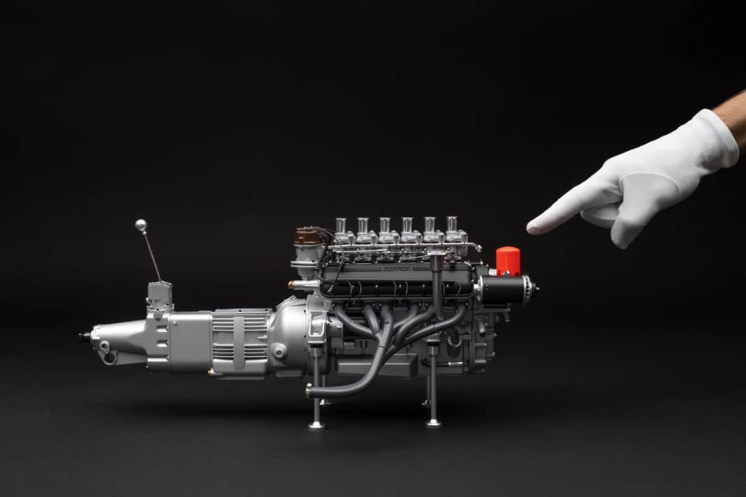 Der Motor misst samt dem Getriebe 32 Zentimeter in der Länge. Das 1:4-Modell hat Amalgam auf 250 Stück weltweit limitiert. ] Foto: Amalgam