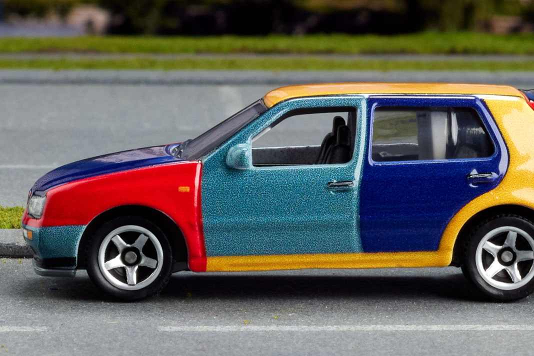 Das Original gab es in vier verschiedenen Farbkombinationen. Hot Wheels belässt es aber bei einer einzigen. Foto: Werk