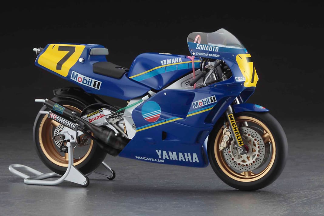 Im November kommt die Yamaha YZR "Sonauto Yamaha" aus dem Baujahr 1988 als feiner 1:12-Kit von den Japanern