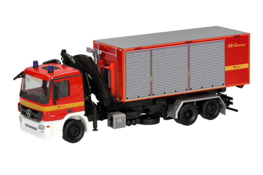 Echtes Lokalkolorit verströhmt der Mercedes-Benz Actros als M 08 WLF der "Feuerwehr Lünen/AB-G". Ihn baut Herpa 500-mal und verkauft die H0-Miniatur für 35 Euro in Dortmund ] Foto: Herpa