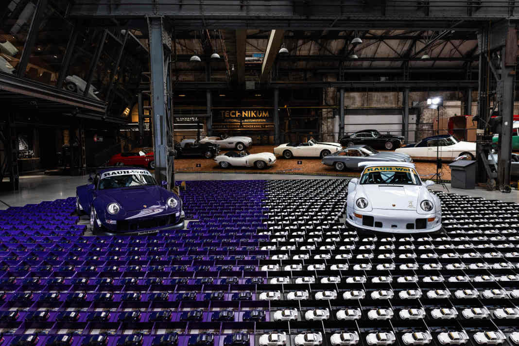 Eine Armada an RWB Furusato und Osechi war im Nationalen Automuseum vor Ort und wartete auf die Signaturen ] Foto: Julian Schmidt