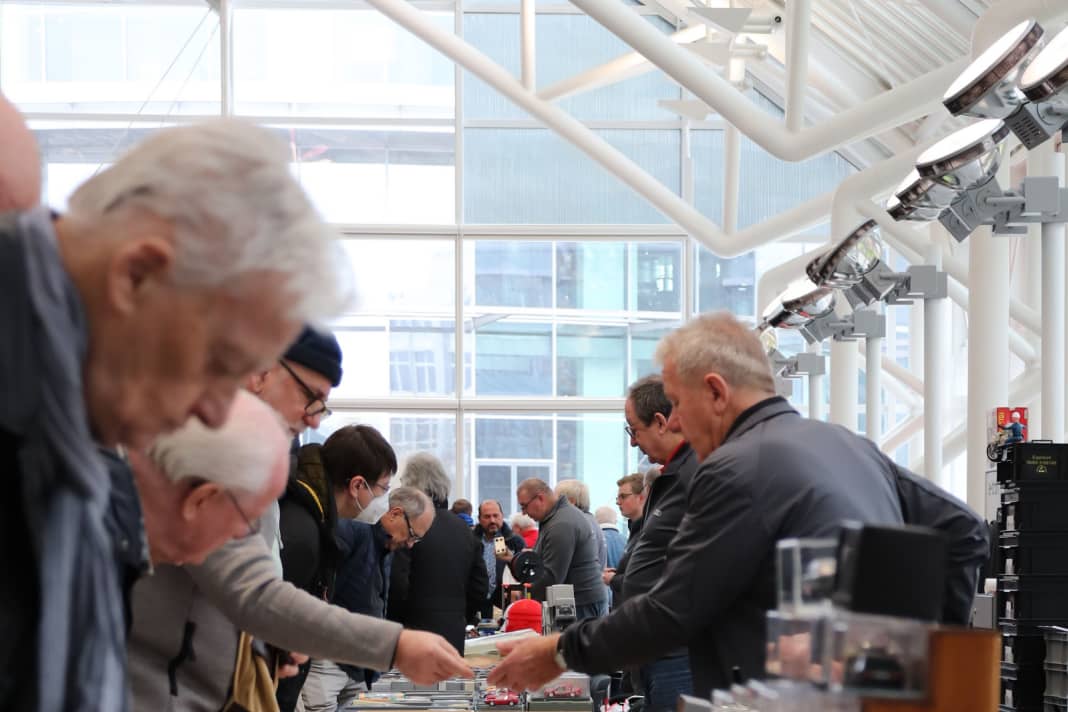 Typisch Ingolstadt: Modellautos, so weit das Auge reicht.