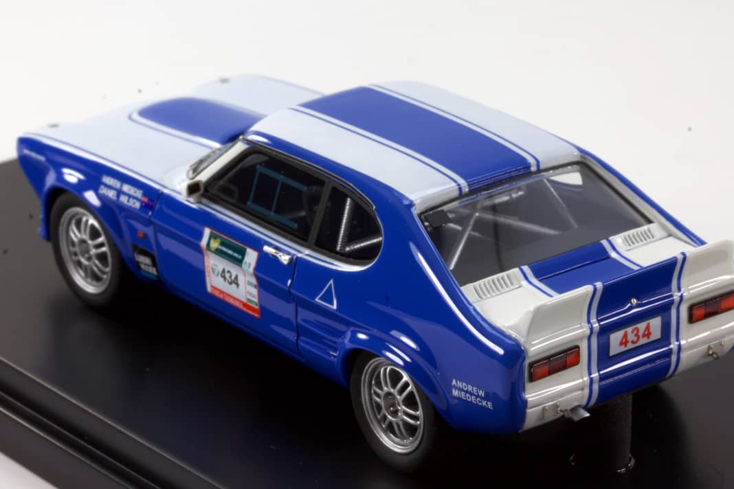 Auch in der Heckansicht überzeugen die Proportionen des V8-Coupés von Trax