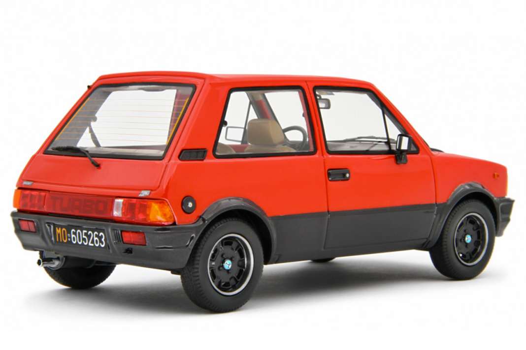Der kantige Entwurf des Innocenti auf Basis des Mini geht auf Bertone zurück. Der Kleinwagen hatte eine Heckklappe. ] Foto: Werk