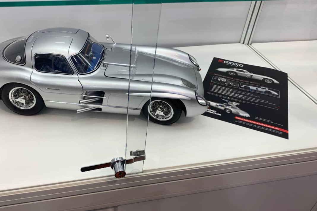 Le Grand zeigt in Halle 4 den 1:8-Kit des Mercedes-Benz 300 SLR | Foto Hell Sinki