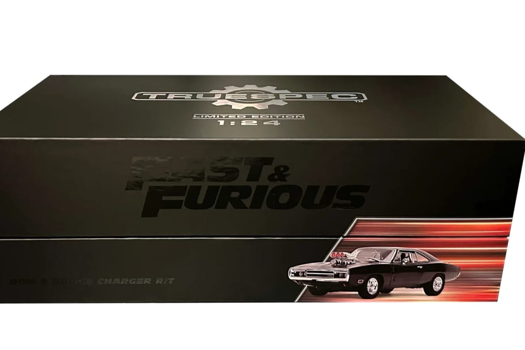 Wenn was Gutes drin ist, dann spendiere ihm auch einen coolen Karton. Das weiß auch Jada.