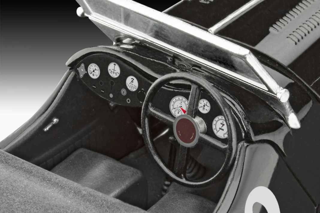 Obwohl der Bausatz nur etwas mehr als zwölf Zentimeter in der Länge misst, geht er ins Detail. Das Interieur toppen gute Abziehbilder. ] Foto: Revell