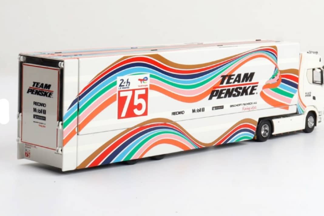 Im Fahrzustand zeigt die Oktober-Neuheit von Keng-Fai die ausgefeilte Bedruckung des Racing-Teams von Penske in prächtiger Deko ] Foto: Keng-Fai
