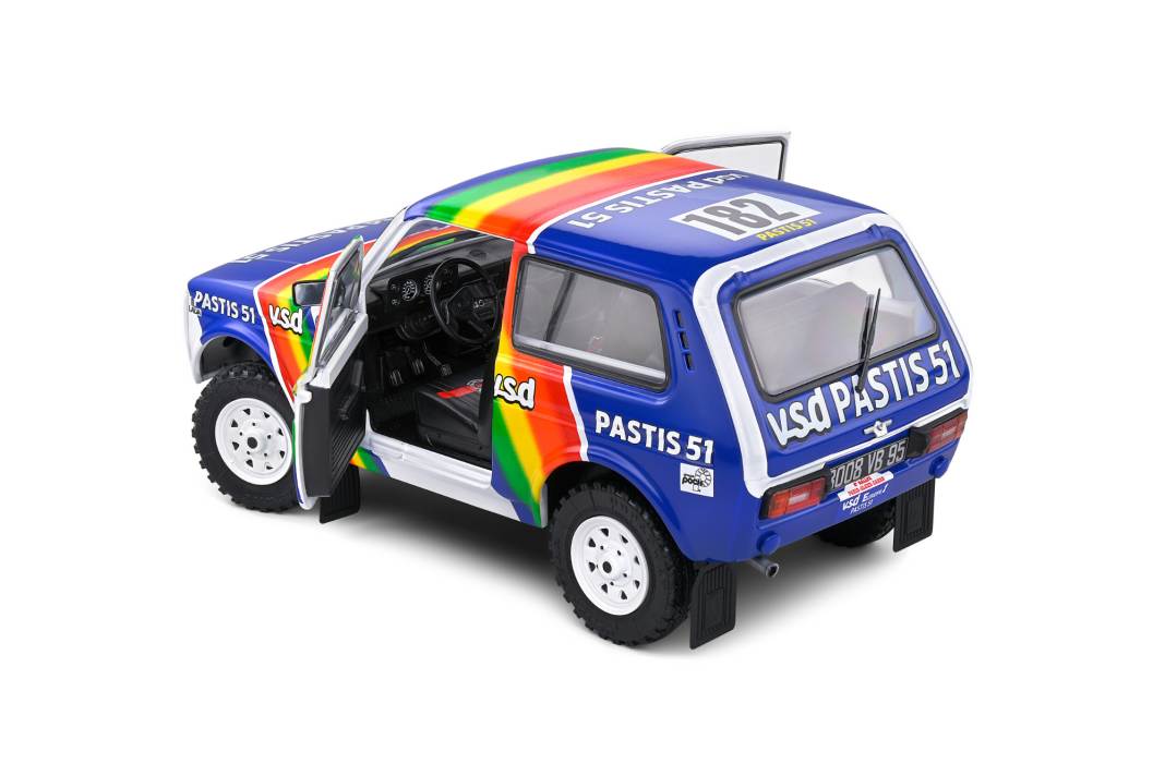 Beides ist typisch Solido: Die beiden Türen lassen sich öffnen und die Vorderräder des Lada Niva in 1:18 lenken ] Foto: Werk