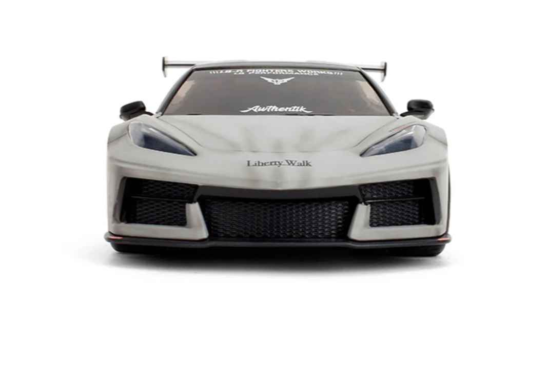 Liberty Walk kriegt mit seinem Widebody-Kit auch die Corvette C8 noch etwas breiter und tiefer hin. Jada Toys in 1:24 auch! ] Foto: Werk