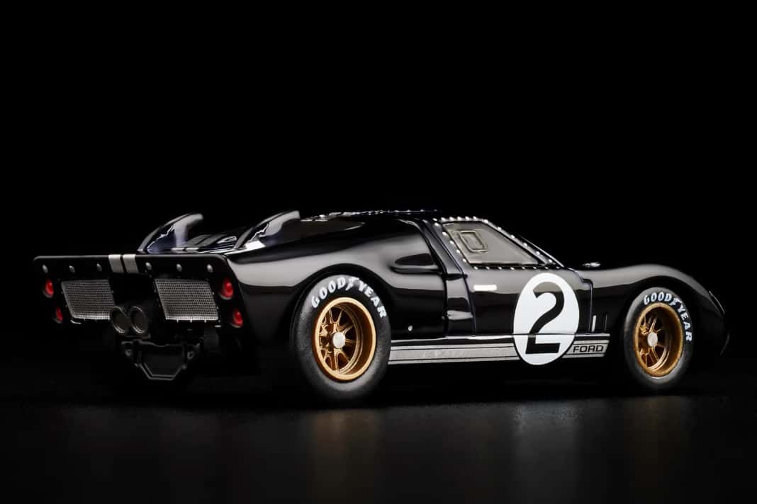 Die schwarze Nummer 2 kommt bei Hot Wheels in dieser besonderen Version in einer Top-Dekoration zu den Sammlern ] Foto: Hot Wheels