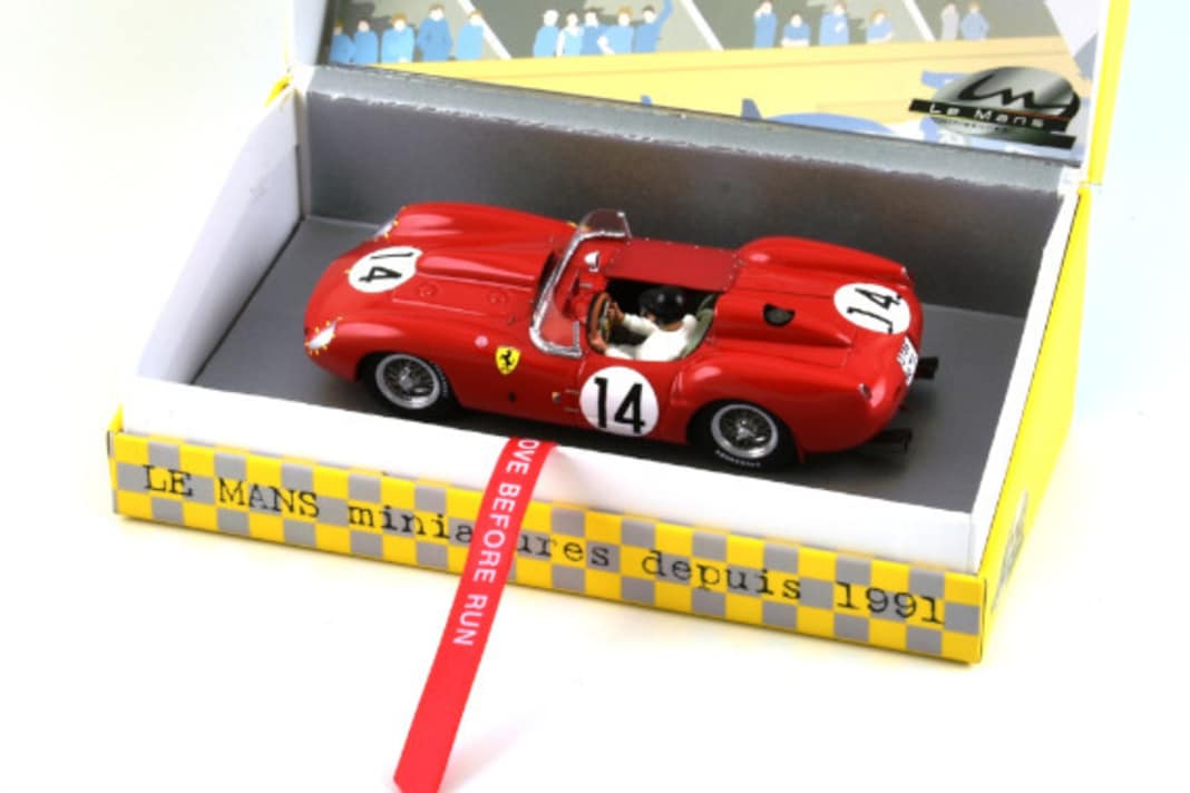 Auch die Startnummer 16, den Siegerwagen von 1958 von Olivier Gendebien und Phil Hill gibt es bald. Das 1:32-Modell von LMM kommt in einer hübschen Box! ] Foto: Werk