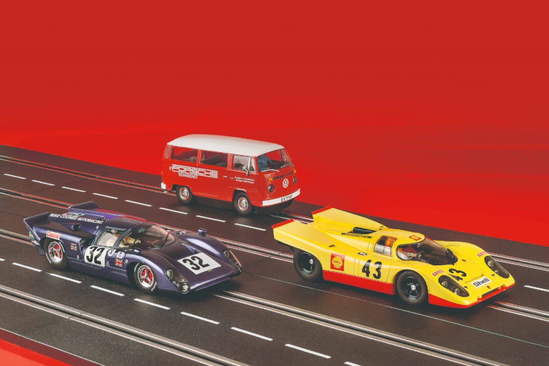 Die hier gezeigten Lola T70 und Porsche 917 KH von Carrera in 1:24 glänzen auch dank ihrer brillant umgesetzten Details.